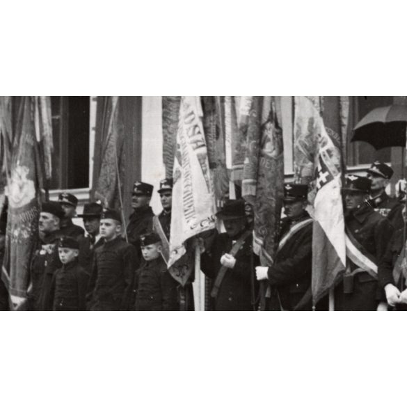 Nagyobb méret! A Magyar Királyi Államvasutak Fiúnevelő Intézetének és Árvaházának felavatása. Erdély, Szatmárnémeti. A résztvevők között híres nemesek, politikusok és egyházi vezetők,