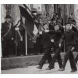 Nagyobb méret! Szatmárnémeti, Erdély, a Magyar Királyi Államvasutak Fiúnevelő Intézetének és Árvaházának felavatása, gyermekek felvonulnak.