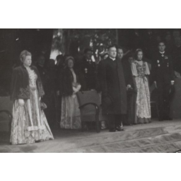 Nagyobb méret! A Magyar Királyi Államvasutak Fiúnevelő Intézetének és Árvaházának felavatása, Erdély, Szatmárnémeti. A résztvevők között híres nemesek, politikusok és egyházi vezetők,