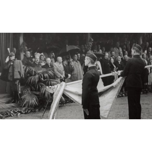 Nagyobb méret! A Magyar Királyi Államvasutak Fiúnevelő Intézetének és Árvaházának felavatása, Erdély, Szatmárnémeti. A résztvevők között híres nemesek, politikusok és egyházi vezetők,