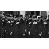 Nagyobb méret, Szatmárnémeti, Erdély, felvonulás a Magyar Királyi Államvasutak Fiúnevelő Intézetének és Árvaházának felavatásán. Horthy-korszak, 2. világháború, kitüntetések,