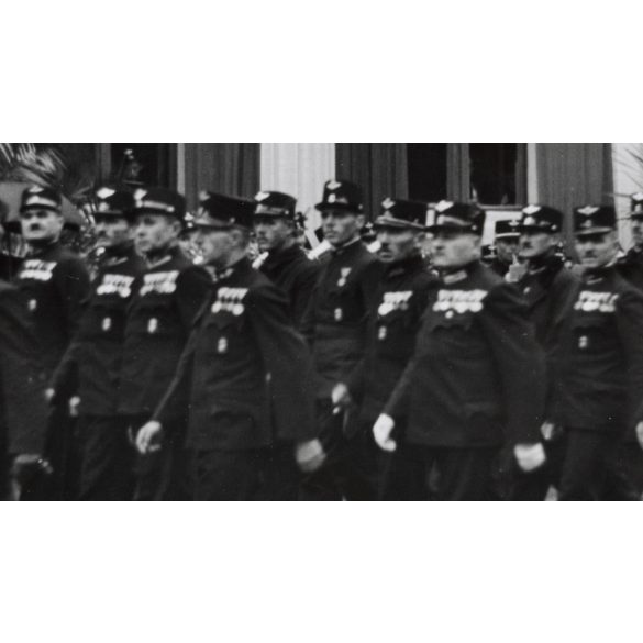 Nagyobb méret, Szatmárnémeti, Erdély, felvonulás a Magyar Királyi Államvasutak Fiúnevelő Intézetének és Árvaházának felavatásán. Horthy-korszak, 2. világháború, kitüntetések,