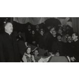 Nagyobb méret, Szatmárnémeti, Erdély, díszpáholy a Magyar Királyi Államvasutak Fiúnevelő Intézetének és Árvaházának felavatásán. A résztvevők között Horthy Istvánné (Edelsheim-Gyulai Ilona),