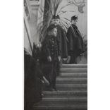 Nagyobb méret, Szatmárnémeti, Erdély, gyerekek a magyar címer előtt, felavatása a Magyar Királyi Államvasutak Fiúnevelő Intézetének és Árvaházának. Horthy-korszak, 2. világháború, 