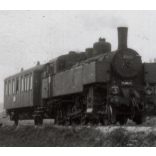 MÁV 375-ös sorozat, vasúti töltés, Magyarország, utcakép, Horthy-korszak, vasút, mozdony, gőzmozdony, jármű, közlekedés, közlekedéstörténet, helytörténet, 1930-s évek, Eredeti fotó, papírkép.  