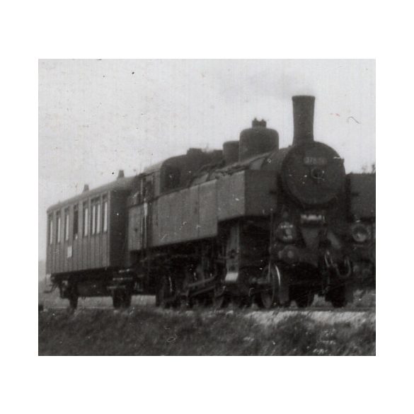 MÁV 375-ös sorozat, vasúti töltés, Magyarország, utcakép, Horthy-korszak, vasút, mozdony, gőzmozdony, jármű, közlekedés, közlekedéstörténet, helytörténet, 1930-s évek, Eredeti fotó, papírkép.  