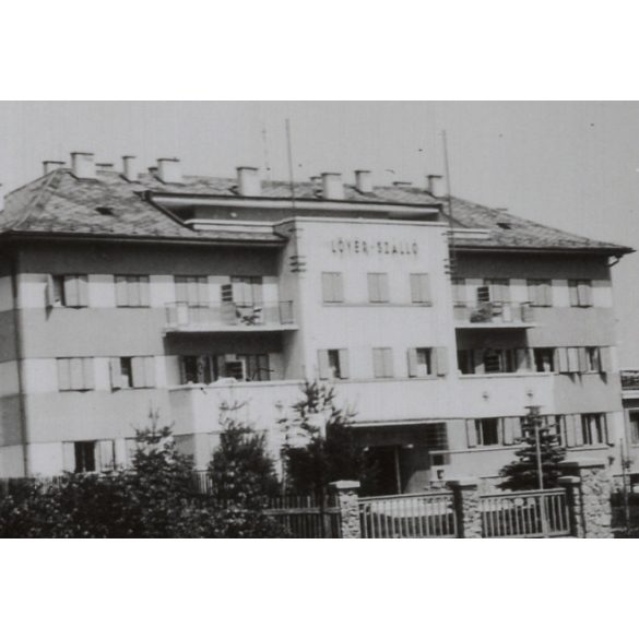 A Lővér-szálló épülete Sopronban, Sopron, Győr-Moson-Sopron megye, utcakép, Horthy-korszak, helytörténet, 1930-as évek, Eredeti fotó, papírkép.   