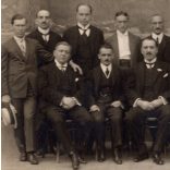 Nagyobb méret! A Dr. Zindl Béla-Alapítvány támogatói(?), Budapest, csoportkép, elegáns férfiak utcakép, Horthy-korszak, helytörténet, 1920-as évek, Eredeti fotó, papírkép. 