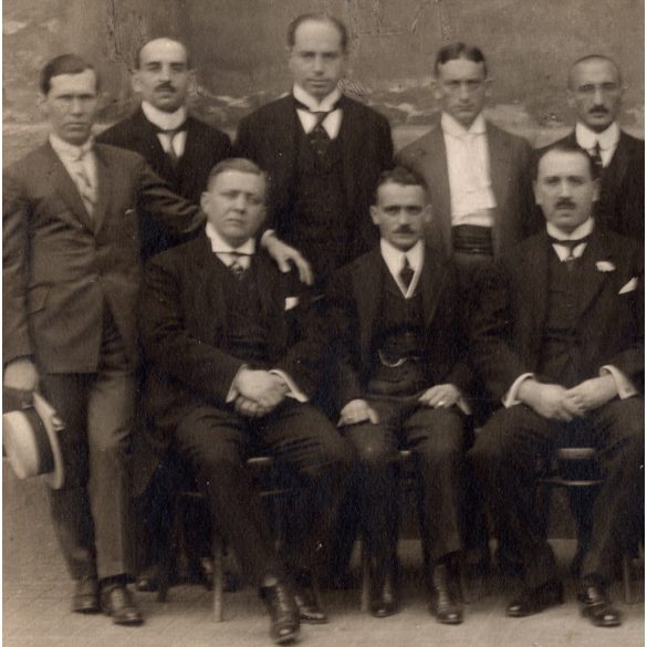 Nagyobb méret! A Dr. Zindl Béla-Alapítvány támogatói(?), Budapest, csoportkép, elegáns férfiak utcakép, Horthy-korszak, helytörténet, 1920-as évek, Eredeti fotó, papírkép. 