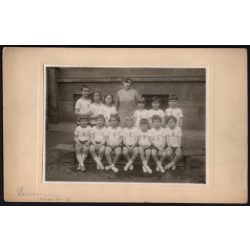   Nagyobb méret, a tiszti-kaszinói gyermektorna résztvevői, Budapest, csoportkép, Horthy-korszak, tanár, helytörténet, 1930. május, 1930-as évek, Eredeti fotó, kartonra ragasztott fénykép, papírkép.   