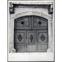   Nagyobb méret, Szendrő István fotóművészeti alkotása, díszes kapu az Úri utca 62. házszám alatt, Budapest, I. Ker., budai vár, épület, bejárat, 1930-as évek. Eredeti, pecséttel jelzett fotó, papírkép.