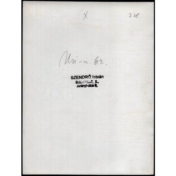 Nagyobb méret, Szendrő István fotóművészeti alkotása, díszes kapu az Úri utca 62. házszám alatt, Budapest, I. Ker., budai vár, épület, bejárat, 1930-as évek. Eredeti, pecséttel jelzett fotó, papírkép.