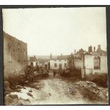 Magyar katonák Horodenkában, egyenruha, romos házak, utcarészletek, 1. világháború, Horodenka, Ukrajna, 1910-es évek, Két darab eredeti, kartonra ragasztott fotó, papírkép. 