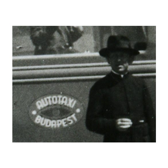 Az Autotaxi Vállalat Graf & Stift - Uhri típusú autóbusza pihen az italmérésnél, jármű, közlekedés, Horthy-korszak, 1930-as évek, Eredeti fotó, papírkép. 