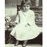 Dunky fivérek műterme, Kolozsvár, Erdély, kislány játék kutyával, szobor, monarchia, 1890-es évek, Eredeti kabinetfotó. 