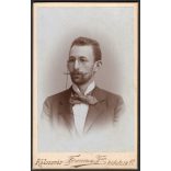 Ferencz és Társa műterem, Kolozsvár, Erdély, elegáns bajuszos úr szemüvegben, nyakkendővel, portré, monarchia, 1890, 1890-es évek, Eredeti CDV, vizitkártya fotó.   