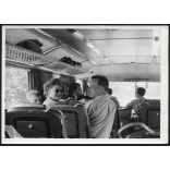 Nagyobb méret, utazás autóbuszon, Ikarus 55 busz belseje, jármű, közlekedés, szocializmus, 1956, 1950-es évek, Eredeti fotó, papírkép. 