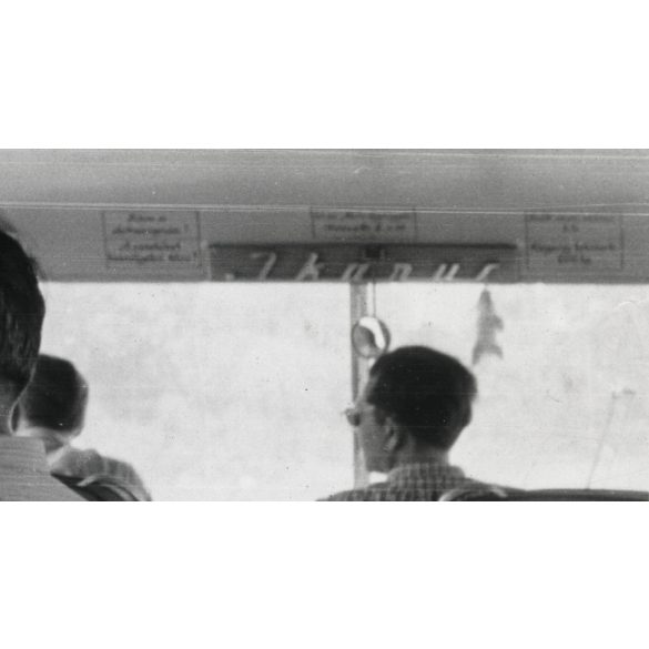 Nagyobb méret, utazás autóbuszon, Ikarus 55 busz belseje, jármű, közlekedés, szocializmus, 1956, 1950-es évek, Eredeti fotó, papírkép. 