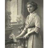 Nagyobb méret, Szmrecsányi műterem Nagykőrös, elegáns hölgy portréja, monarchia, 1890-es évek, Eredeti kabinetfotó.  méret megközelítőleg (centiméterben): 15 x 25  (fotó: 10 x 15) Használt! Eredeti na