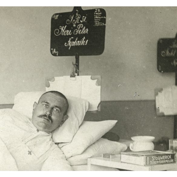 Kéri Péter katonakórházban, Bécs, Ausztria, 1. világháború, katona, 1916, 1910-es évek, monarchia, Eredeti fotó, hátulján feliratozott papírkép.  