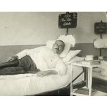 Kéri Péter katonakórházban, Bécs, Ausztria, 1. világháború, katona, 1916, 1910-es évek, monarchia, Eredeti fotó, hátulján feliratozott papírkép.  