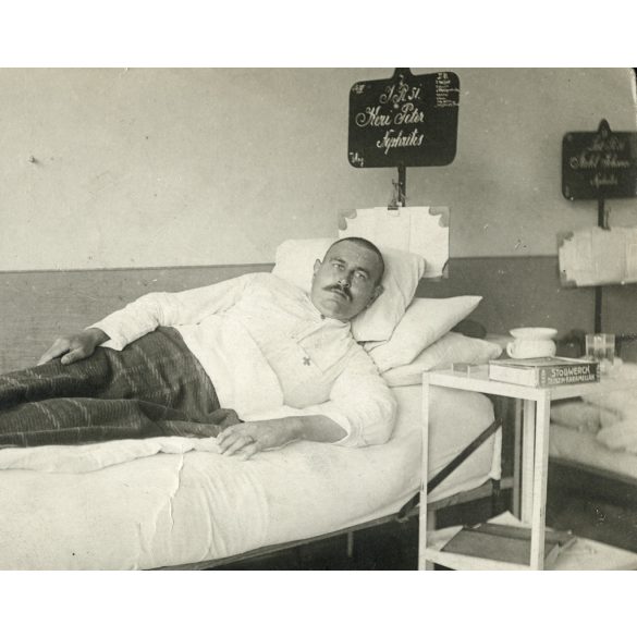 Kéri Péter katonakórházban, Bécs, Ausztria, 1. világháború, katona, 1916, 1910-es évek, monarchia, Eredeti fotó, hátulján feliratozott papírkép.  