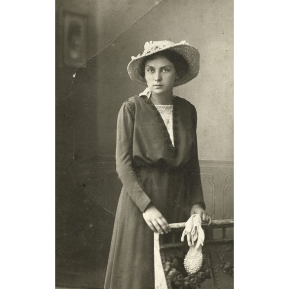 Szigeti műterem, Rákospalota Újfalu (Budapest), elegáns hölgy kalapban, 1910-es évek, monarchia, helytörténet. Eredeti fotó, pecséttel jelzett papírkép.  