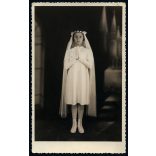 Fotó Gáspár, Siófok, elsőáldozó lány, ünnep, különös háttér, 1938, 1930-as évek,  Horthy-korszak, helytörténet. Eredeti fotó, pecséttel jelzett papírkép, hátulja feliratozott.