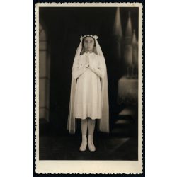   Fotó Gáspár, Siófok, elsőáldozó lány, ünnep, különös háttér, 1938, 1930-as évek,  Horthy-korszak, helytörténet. Eredeti fotó, pecséttel jelzett papírkép, hátulja feliratozott.