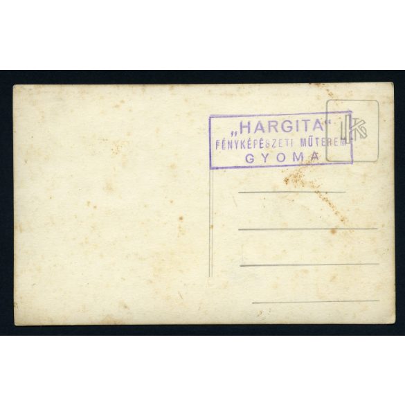 „Hargita” fényképészeti műterem, Gyoma, osztálykép a tanító úrral, iskola, 1930-as évek,  Horthy-korszak, Békés megye, helytörténet. Eredeti fotó, pecséttel jelzett papírkép. 