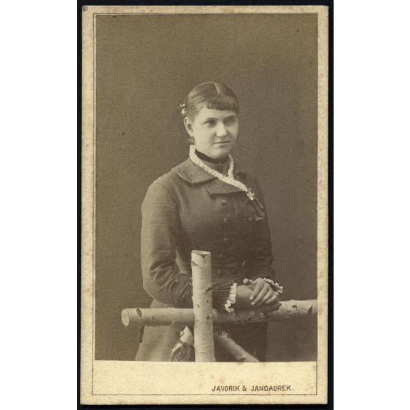 Javorik & Jandaurek műterem, Ungvár, Kárpátalja,  elegáns nő portréja, monarchia, 1890, 1890-es évek, Eredeti CDV, vizitkártya fotó.   