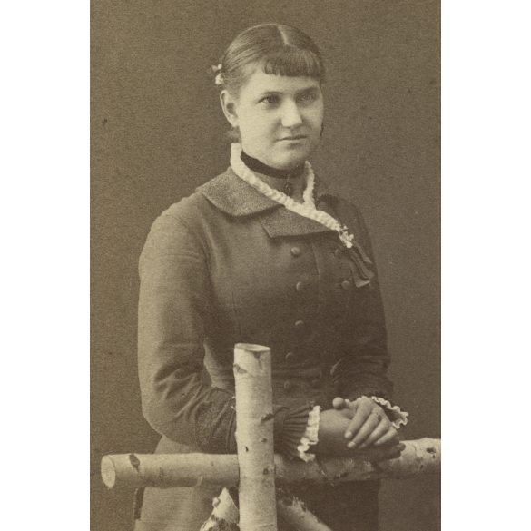 Javorik & Jandaurek műterem, Ungvár, Kárpátalja,  elegáns nő portréja, monarchia, 1890, 1890-es évek, Eredeti CDV, vizitkártya fotó.   