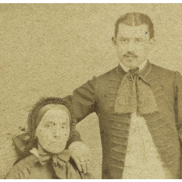 Bülch Ágoston műterme, Pest,  „Nikoletty és anyja”, elegáns nő fiával, előkelő ruhák, 1860-as évek, Eredeti, feliratozott CDV, vizitkártya fotó. 