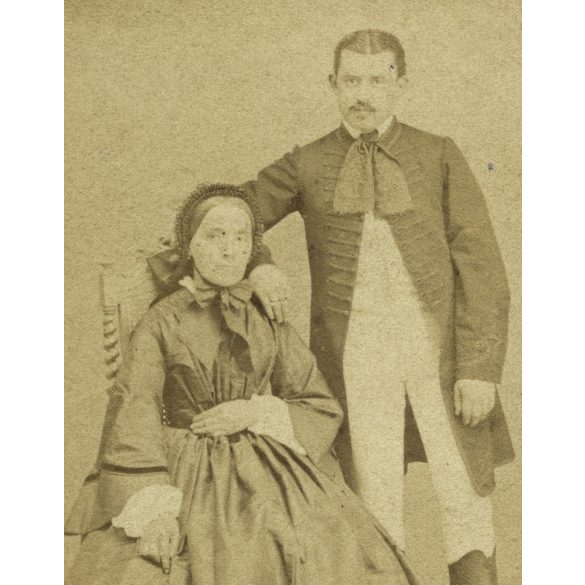 Bülch Ágoston műterme, Pest,  „Nikoletty és anyja”, elegáns nő fiával, előkelő ruhák, 1860-as évek, Eredeti, feliratozott CDV, vizitkártya fotó. 