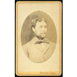 Rezesy Jósef műterme, elegáns szakállas férfi portréja, 1870-es évek, Eredeti, dombornyomott CDV, vizitkártya fotó.  