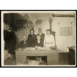 Irodisták az íróasztalnál, Hadirokkantak Írógépjavító Műhelye naptár, Hadirokkantak Lapja plakát, Horthy korszak, 1931, 1930-as évek, Eredeti fotó, papírkép.   