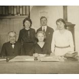 Irodisták az íróasztalnál, Hadirokkantak Írógépjavító Műhelye naptár, Hadirokkantak Lapja plakát, Horthy korszak, 1931, 1930-as évek, Eredeti fotó, papírkép.   