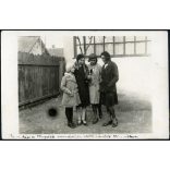 Lányok húsvéti tojással, Kámon (Szombathely), Vargáék verandája előtt, Horthy korszak, 1931, 1930-as évek, helytörténet, Eredeti fotó, hátulján feliratozott papírkép.  