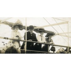   Photo-Manufaktur E. Jelussich, Fiume-Abbazia, utazás a Tátra tengerjáró gőzhajón, csodálatos kalapok, jármű, közlekedés, Monarchia, 1911, 1910-es évek, Eredeti fotó, papírkép.  
