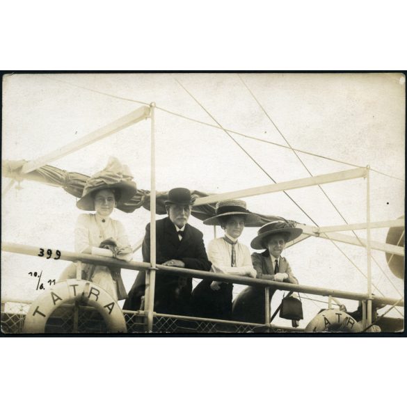 Photo-Manufaktur E. Jelussich, Fiume-Abbazia, utazás a Tátra tengerjáró gőzhajón, csodálatos kalapok, jármű, közlekedés, Monarchia, 1911, 1910-es évek, Eredeti fotó, papírkép.  
