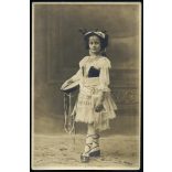 Oldal műterem, Nagybecskerek, Vajdaság, Laczkovich Zsófia egzotikus jelmezben, tamburin, hangszer, zene, monarchia, helytörténet, 1910-es évek, Eredeti pecséttel jelzett fotó, papírkép.   