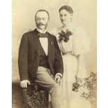 Kossak műterem, Temesvár, Erdély, fiatal pár portréja,  bajusz, cvikker, virág, monarchia, 1890-es évek, Eredeti kabinetfotó.  