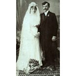 Nagyobb méret, Halász műterem, Sátoraljaújhely, esküvő, menyasszony, vőlegény, bajusz, virág, monarchia, 1900-as évek, Eredeti kabinetfotó gyönyörű szecessziós hátlappal, felül törésnyom. 