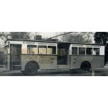 Nagyobb méret, trolibusz, Budapest, Ganz gyári fotó, T100, jármű, közlekedés, Horthy-korszak, 1930-as évek, Eredeti fotó, papírkép, felülete kopott, foltos. 