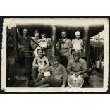 Magyar katonák ebédet készítenek, egyenruha, 2. világháború, Horthy-korszak, 1940-es évek, Eredeti fotó, papírkép. 