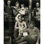 Magyar katonák ebédet készítenek, egyenruha, 2. világháború, Horthy-korszak, 1940-es évek, Eredeti fotó, papírkép. 