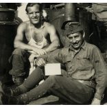 Magyar katonák ebédet készítenek, egyenruha, 2. világháború, Horthy-korszak, 1940-es évek, Eredeti fotó, papírkép. 