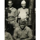 Magyar katonák ebédet készítenek, egyenruha, 2. világháború, Horthy-korszak, 1940-es évek, Eredeti fotó, papírkép. 