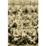 Schaffer Ármin fényképész, Budapest, bevonuló magyar katonák fegyverrel, hegedűvel, Molnár Miklós hadapród Pestújhelyről, 1. világháború, 1915, 1910-es évek, Eredeti fotó, hátulján feliratozott papírkép.   