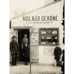   Molnár Gerőné vegyeskereskedése, Pestújhely (Budapest), üzlet, kirakat, reklám, Fővárosi Tejüzem Rt, Brillantin,  1920-as évek, Eredeti fotó, papírkép, jobb széle hiányos, sérült.  